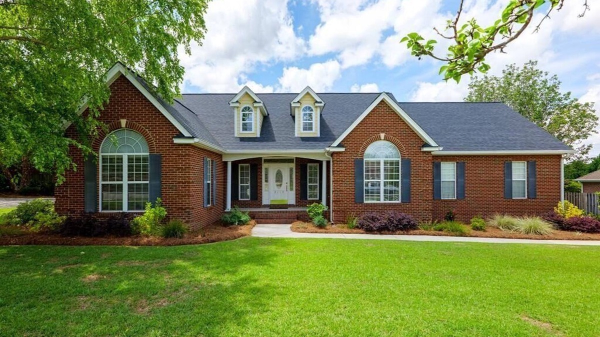Valdosta House | Arbor Run Oasis: Southern Charm & Modern Elegance