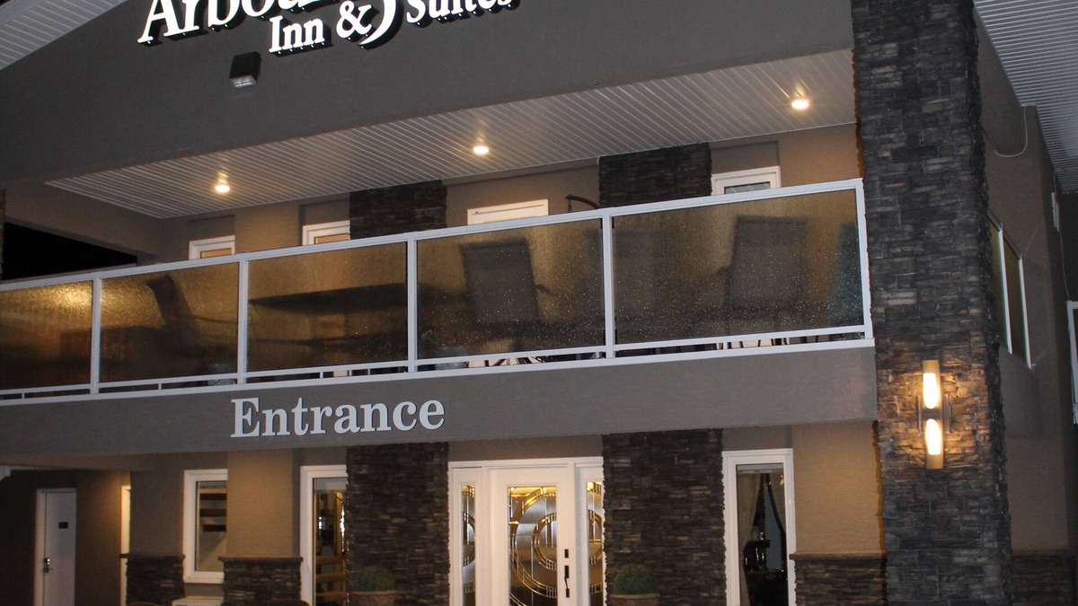 Kindersley Hotel | Arbour Ridge Inn & Suites