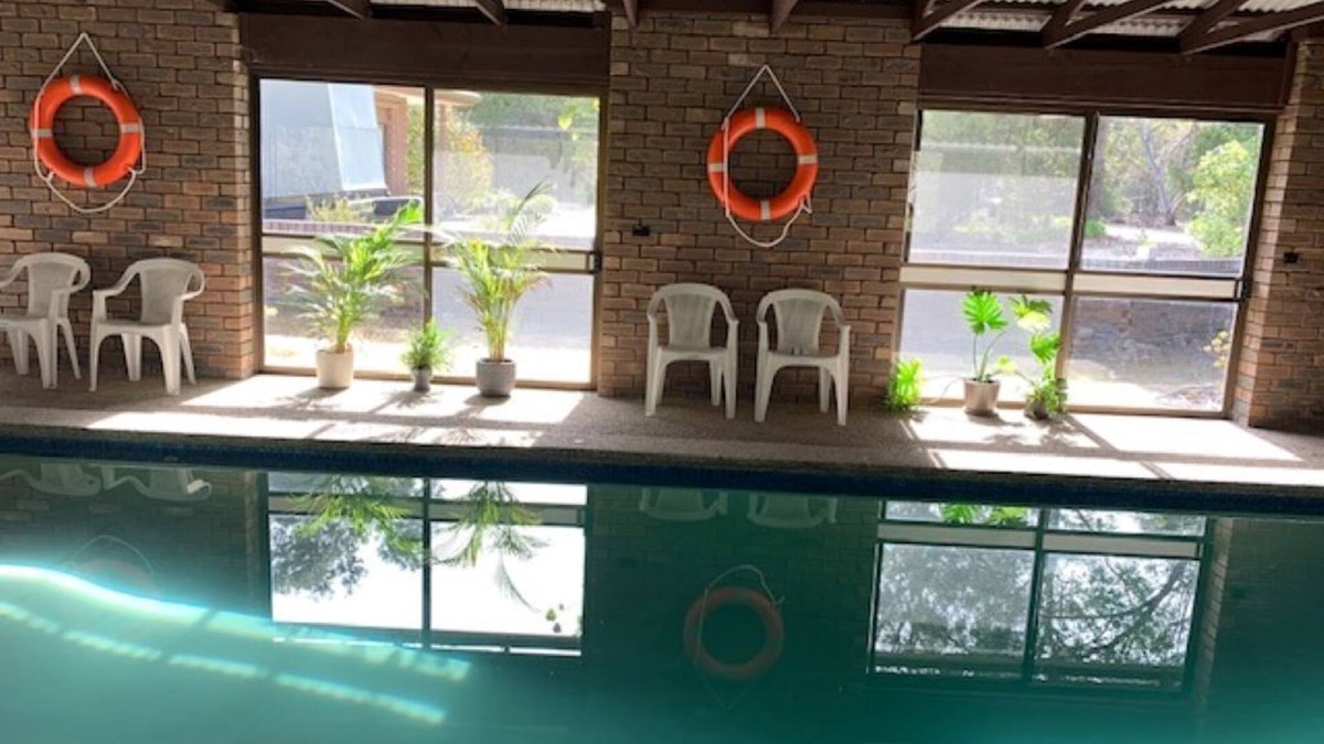 Nicholson House | Arcadia - Rural Paradise with large indoor solar heated pool. Pet friendly.