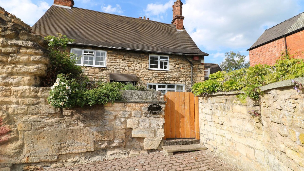 Lincoln Cottage | ARCH COTTAGE, family friendly, character holiday cottage in Lincoln