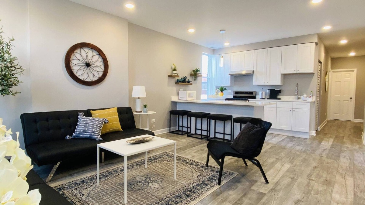 Bridgeport Apartment | Archer #2 | New 3 Bedroom near McCormick Place, Wintrust Arena, Chinatown