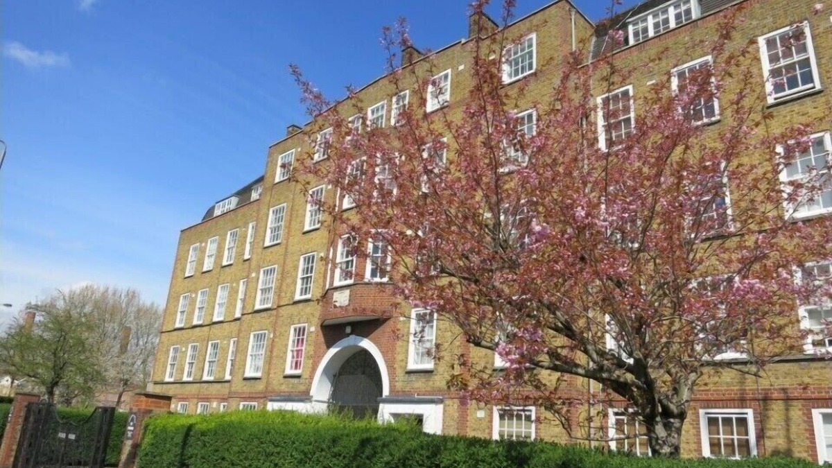 St. Mary's Park Apartment | Archer on Thames Battersea holiday apartment with internet access, TV and DVD