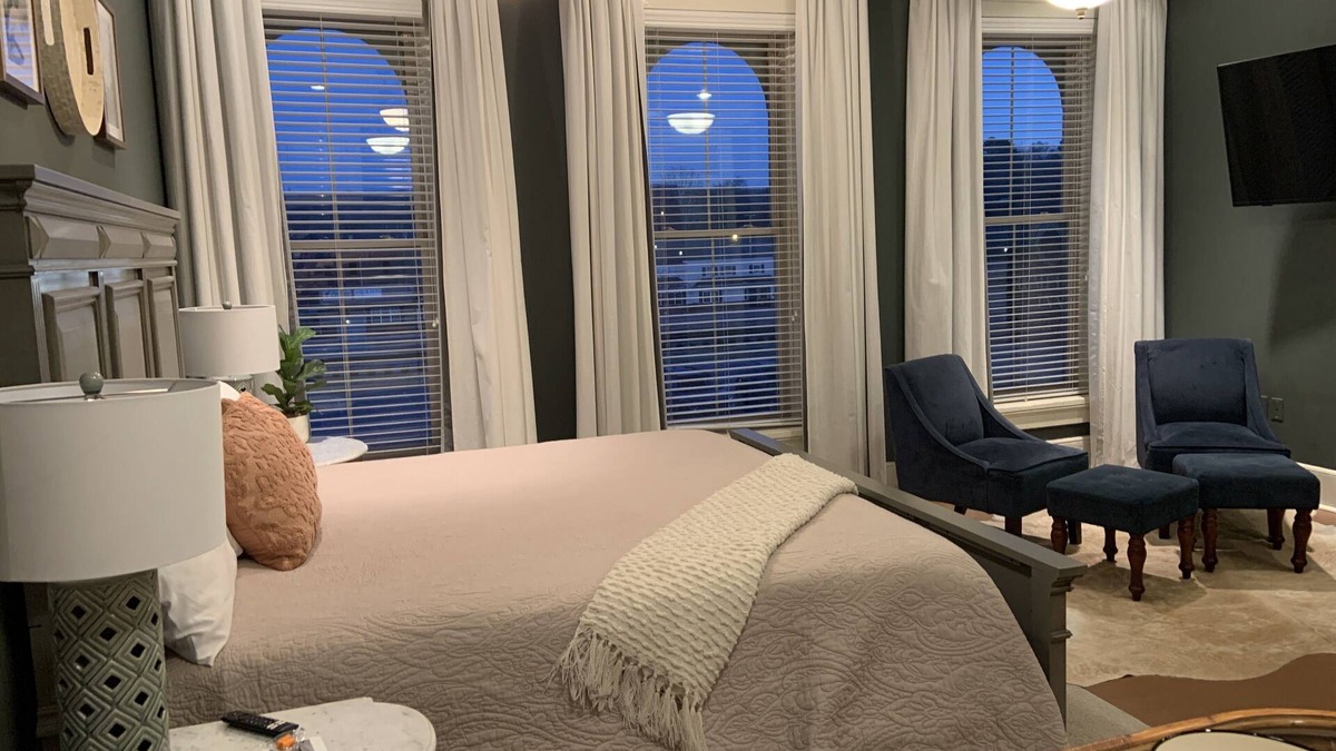 Sweetwater Apartment | Archer Suite- Remedies Inn historic downtown