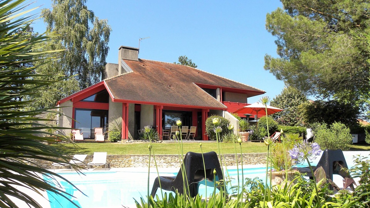 Ogenne-Camptort Villa | Archi villa in Béarn, heated salt pool, air conditioning, space and mountain view