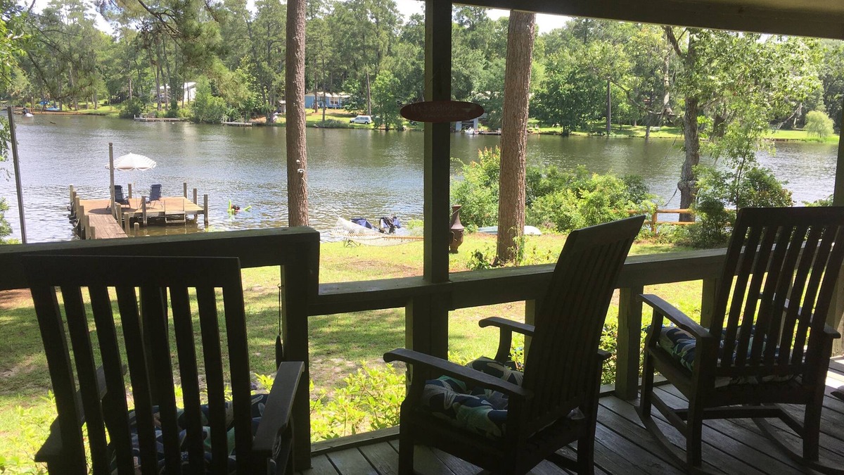 Manning House | Archie's Lake Daze Cottage