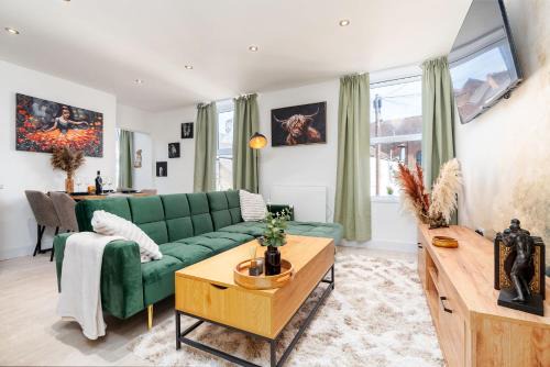 Derby Apartment | Archies Cozy Retreat A Stylish Derby Hideaway