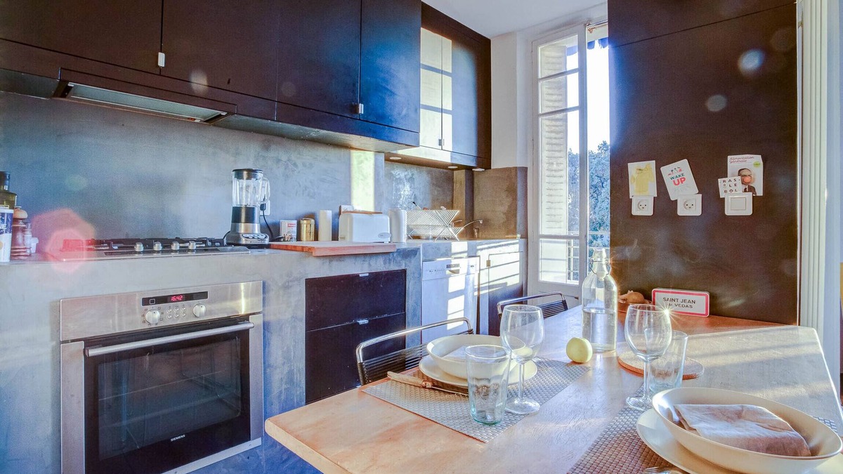 Les Cinq Avenues Apartment | Architect Apartment Overlooking Zoo and the Good Mother