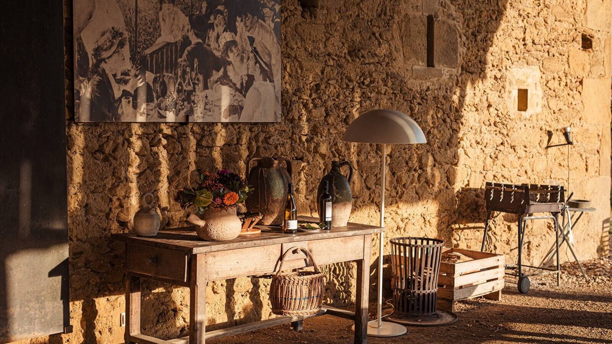 Moncassin Cottage | Architect country house, private pool & padel court with a 360° view