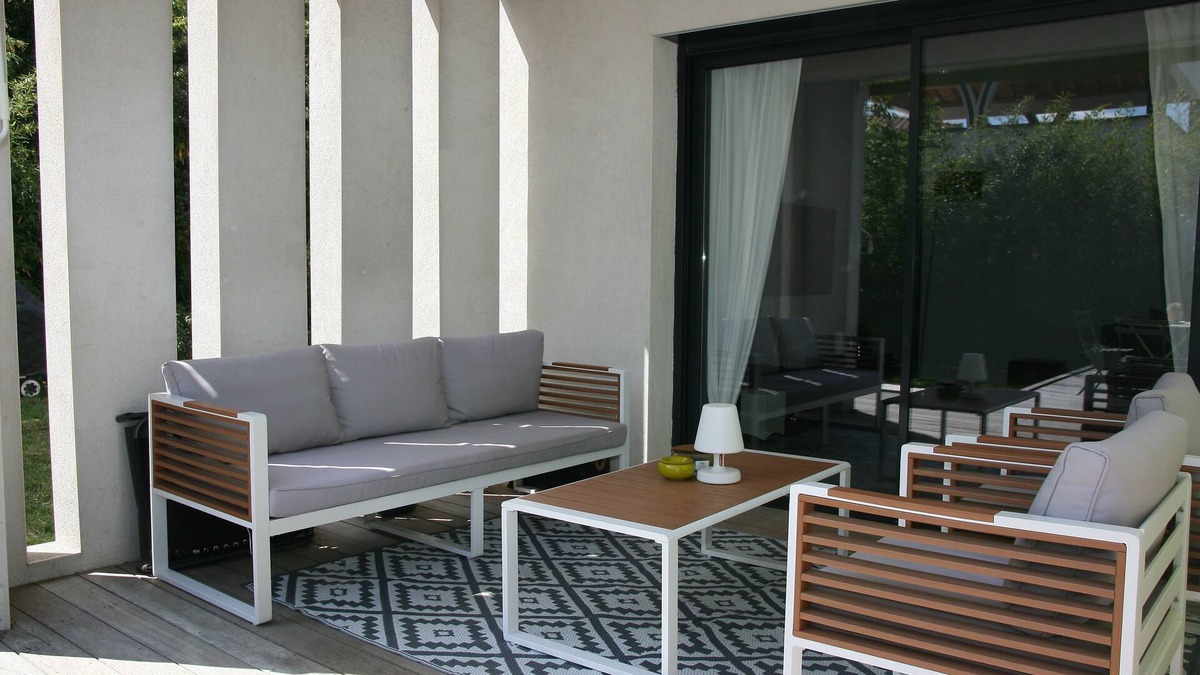 Sainte-Anastasie House | Architect-designed villa nestled in a natural setting
