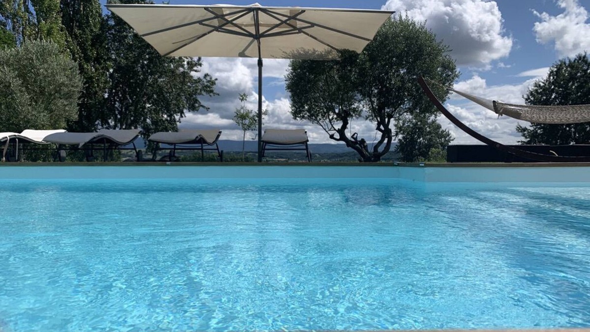 Castres House | Architect-designed house set in 2 hectares of grounds with heated pool and spa