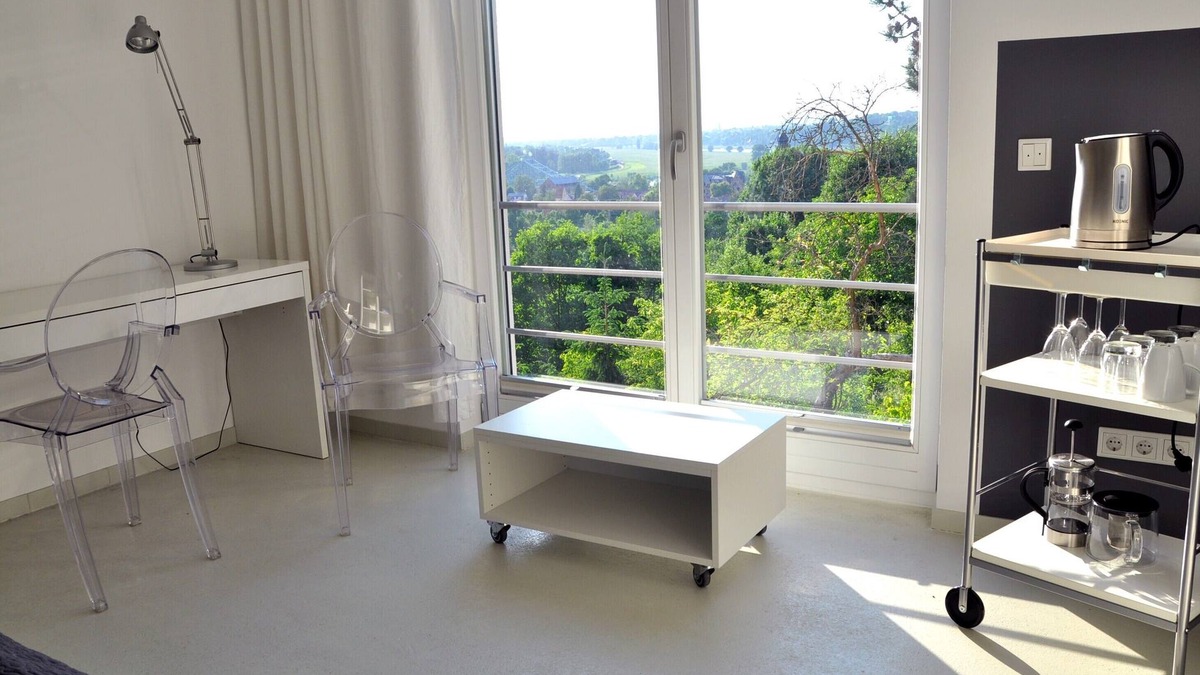 Loschwitz Apartment | Architect-designed house (built 2010) with a mountain garden in a panoramic area