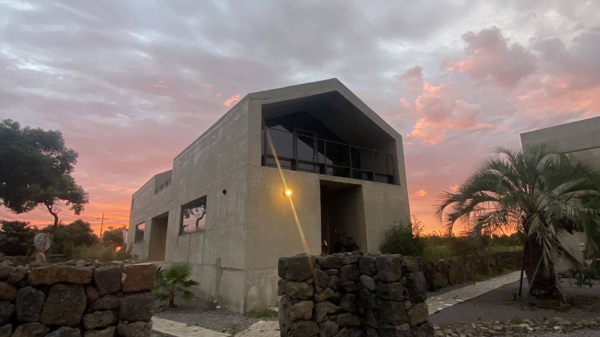 Bouvet Island Villa | Architect's studio-beautiful Mt.Hanla view with sunrise sun & sunset