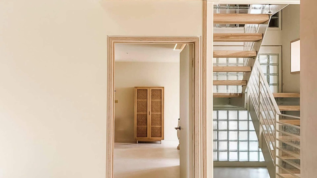 Mount Hawke Villa | Architect's Treetop Retreat Near Beaches, 5 Bed, Infrared Sauna, Cinema & More