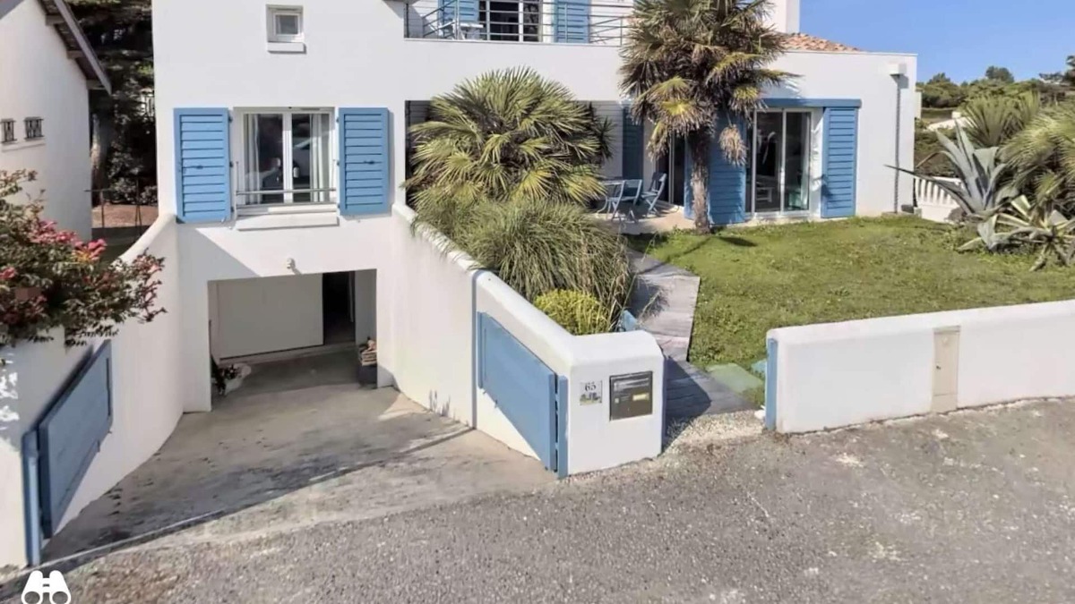 La Bree-les-Bains Villa | ▪️Architect's villa ▪️high standing ▪️swimming pool ▪️breathtaking sea view ▪️