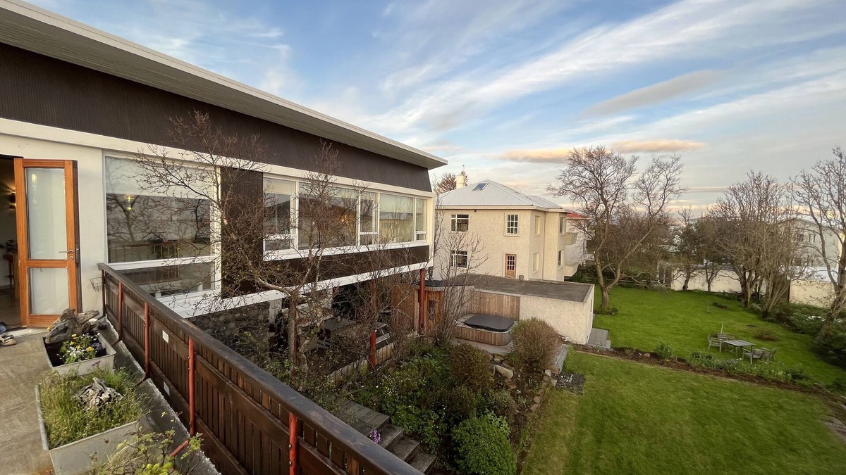 Vesturbær House | Architectural Villa with ocean view