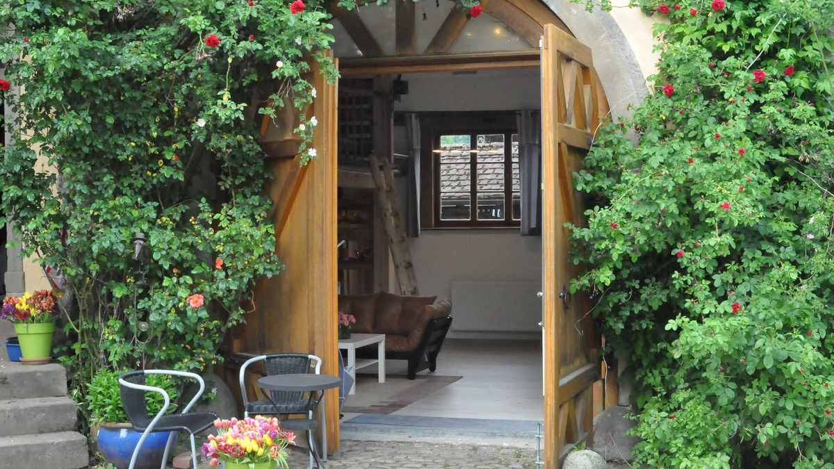 Breuberg Apartment | Archway Room - Guest Room - Fuhrhalterei Maul