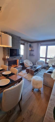 Arc-1950 Apartment | Arcs 1950 Appartement Luxe type chalet 5 à 7 personnes Vue imprenable sur le Montblanc skis aux pieds
