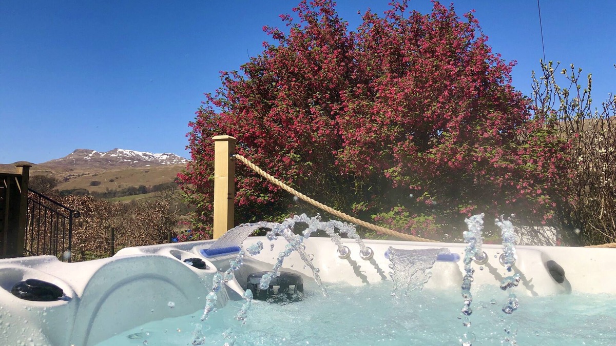 Killin Cottage | ARDCHYLE HOUSE, pet friendly, luxury holiday cottage in Killin