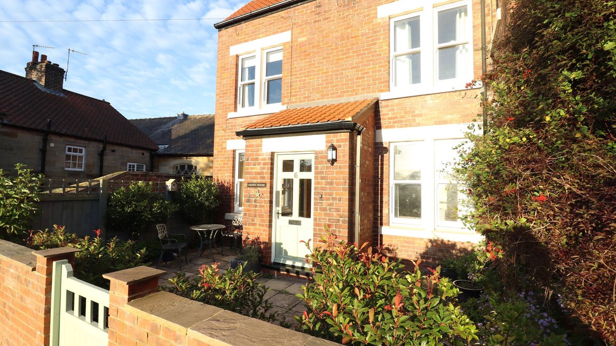 Briggswath Cottage | ARDEN HOUSE, pet friendly, with open fire in Whitby
