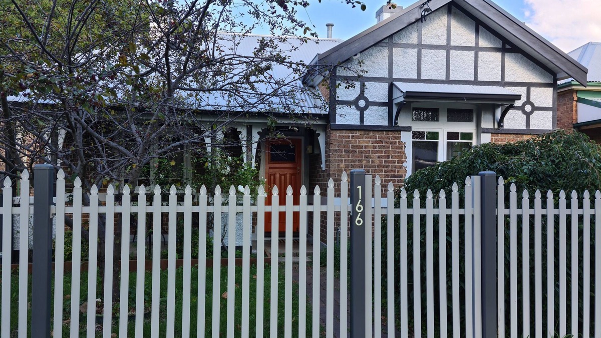 Orange House | Arden on McLachlan Street