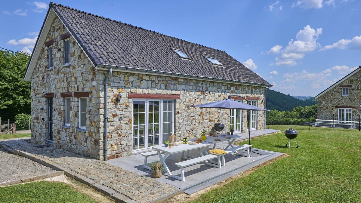 Trou de Bra House | Ardennes group house with fireplace and garden
