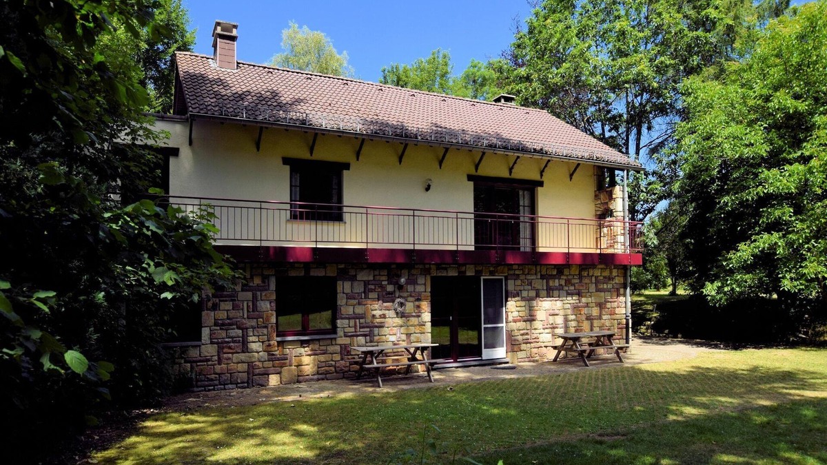 Sankt-Vith House | Ardennes villa with riverside garden and views