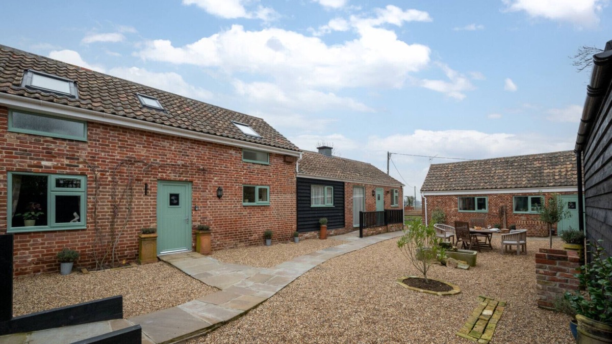 Sudbury House | Ardley Cottages - Four Bedroom House, Sleeps 8