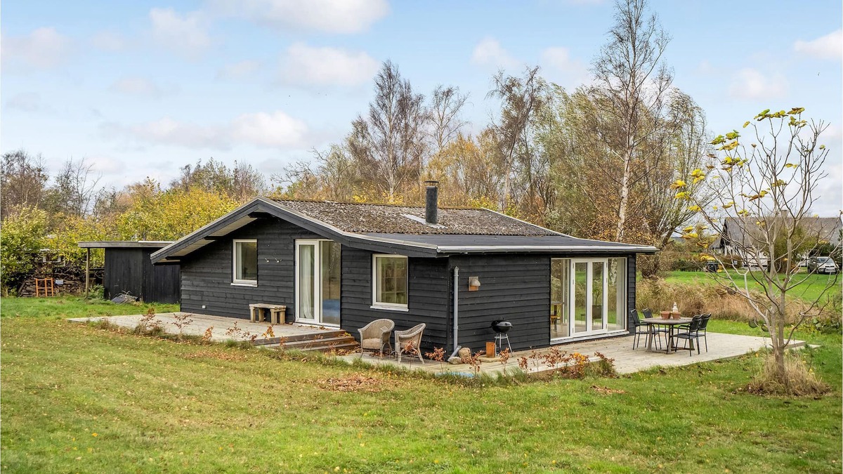 Vordingborg Municipality House | Are you dreaming of an idyllic vacation close to water and nature? Then this bright vacation home wi