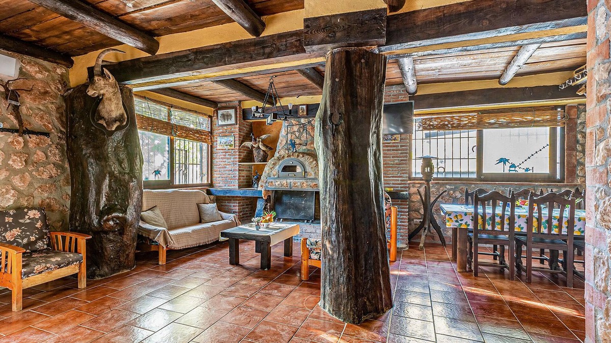 Moclin House | Are you looking for a good vacation home away from the stress of everyday life? Then this house with
