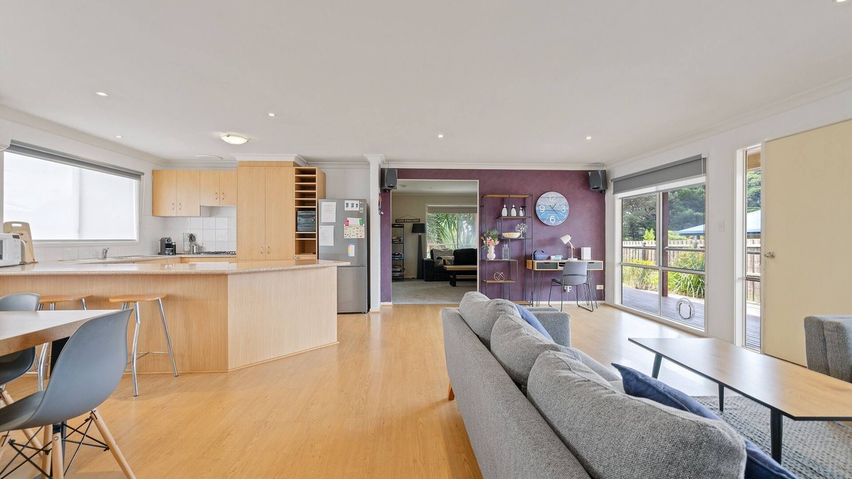 Newhaven House | Area 51 by Ready Set Stay - Close to the Beach & Pet Friendly