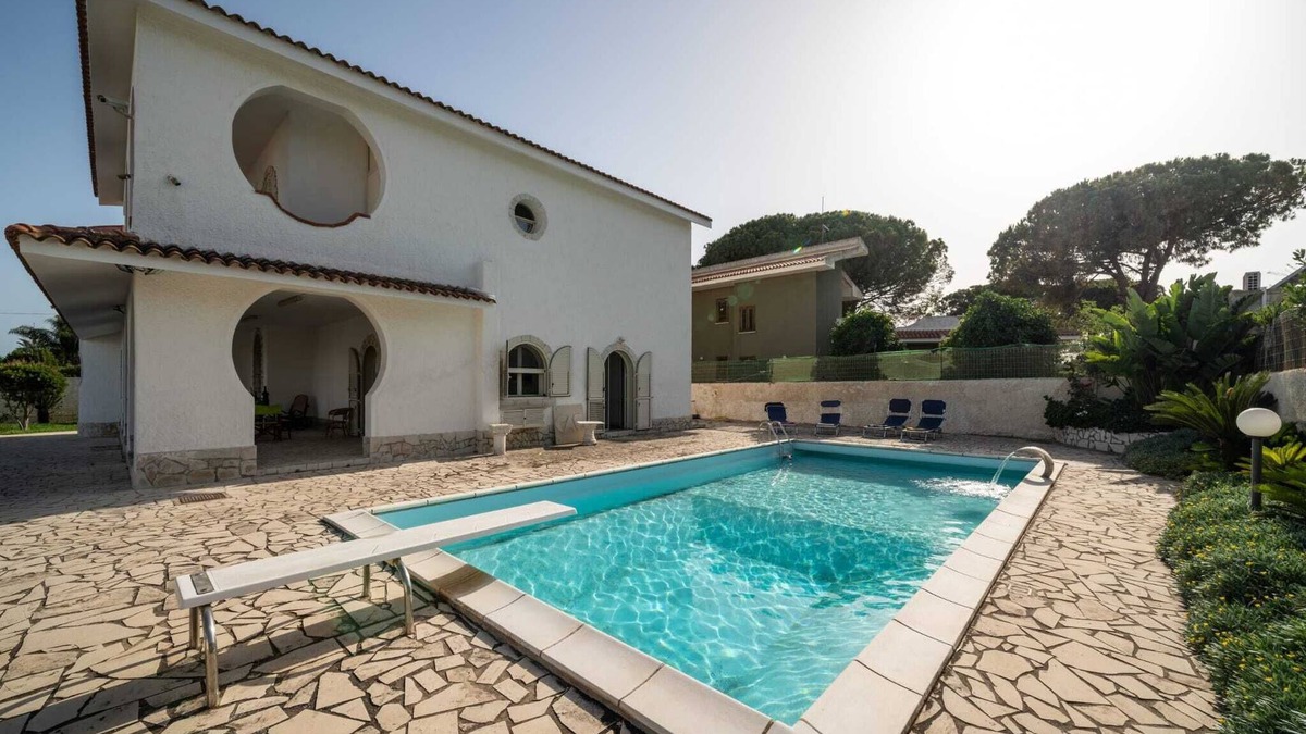 Arenella Villa | Arenella96 -grande Villa con Piscina a 5 Minuti a Piedi Dalla Spiaggia Arenella