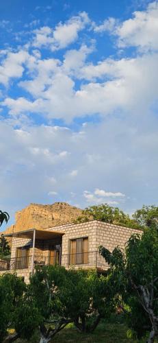 Areni Villa | Arevot Ojakh