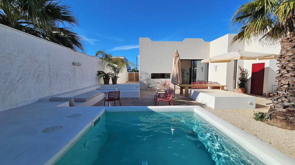 San Pietro in Bevagna Villa | Aria villa house with swimming pool a few meters from the beach with fine sand