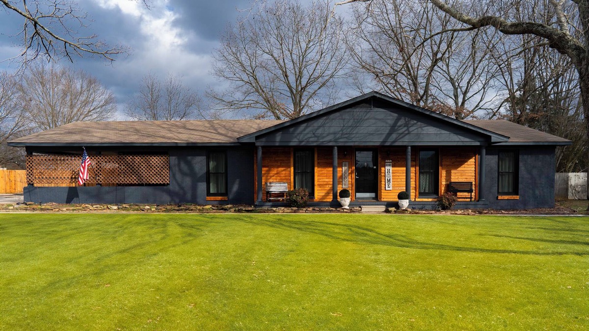 Athens House | Ariel’s Farm Manor