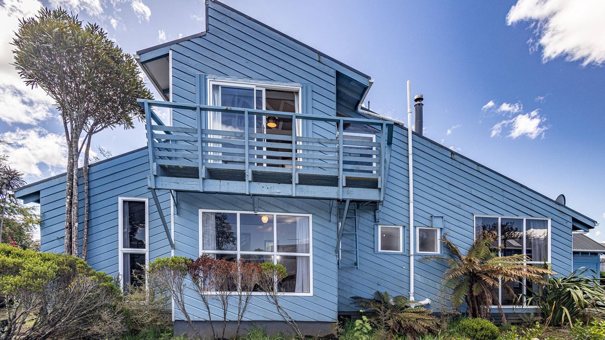 National Park Village House | Ariki - National Park Holiday Home