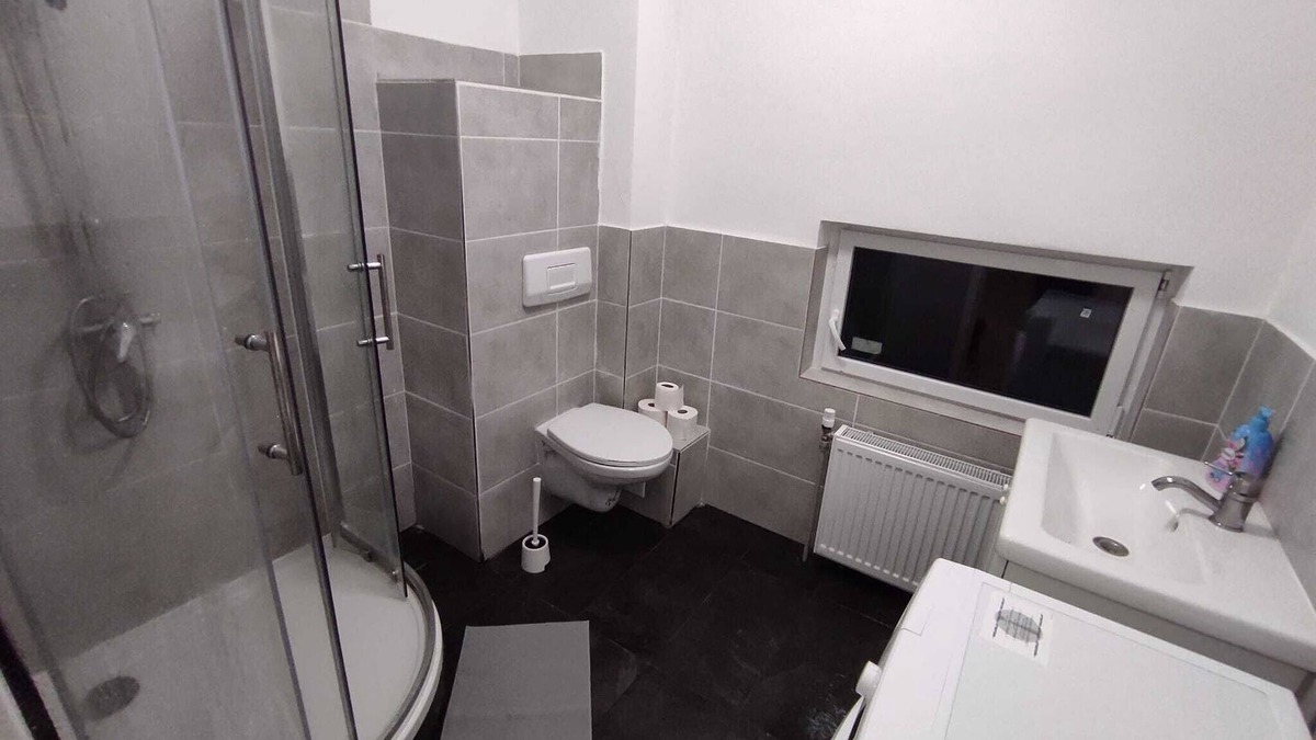 Zeitz Apartment | AriProp Parkside Modern Apartment with 3 rooms