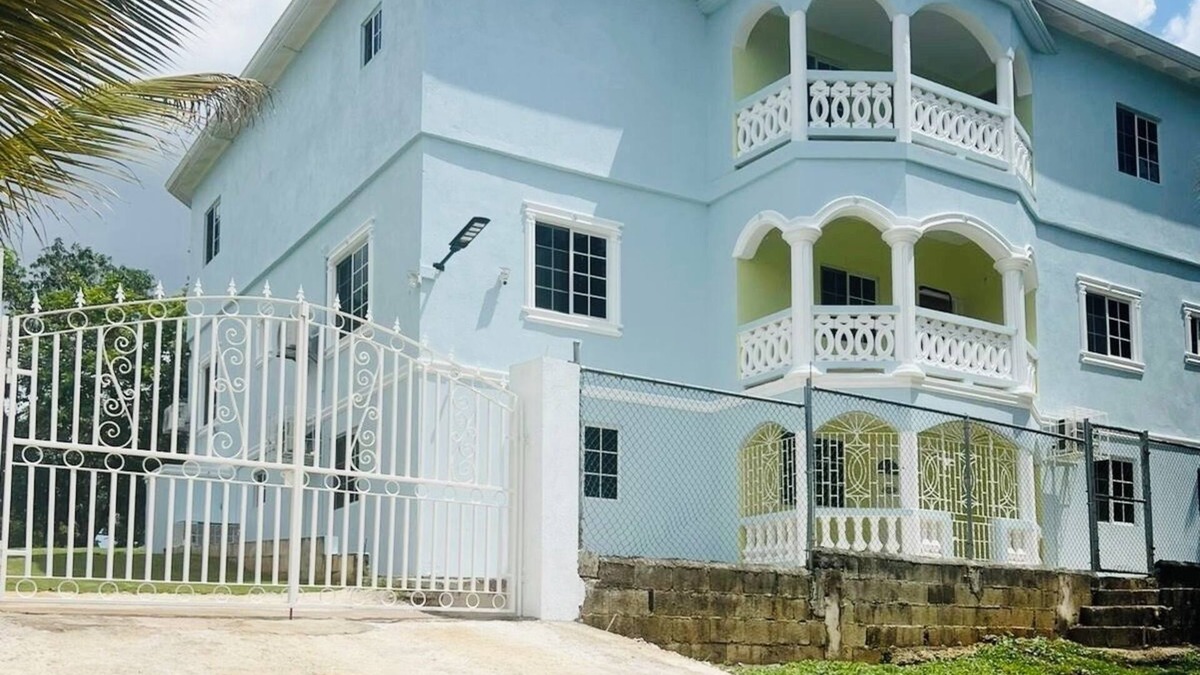 Santa Cruz House | Aristo Oasis, come and unwind in paradise. Santa Cruz Jamaica. 5 mins to Town
