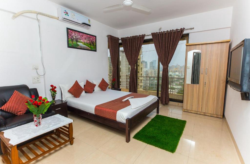 Andheri West Bed & Breakfast | Aristo Room, Apartment - Homestay near Kokilaben Dhirubai Ambani Hospital for family only,