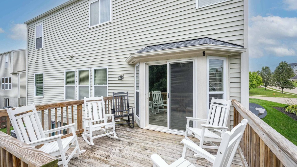 Walton House | Ark & Creation Retreat For 12!