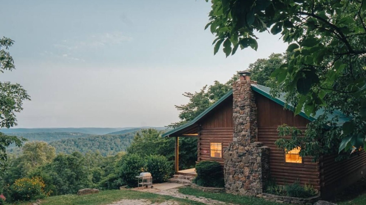 Ponca Condo | Arkansas Cabin w/Hot Tub
