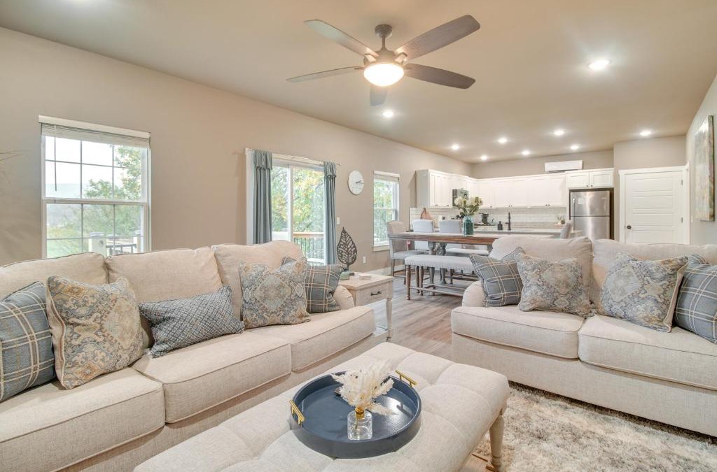 Farmington House | Arkansas Guest Suite with Deck Near Fayetteville!