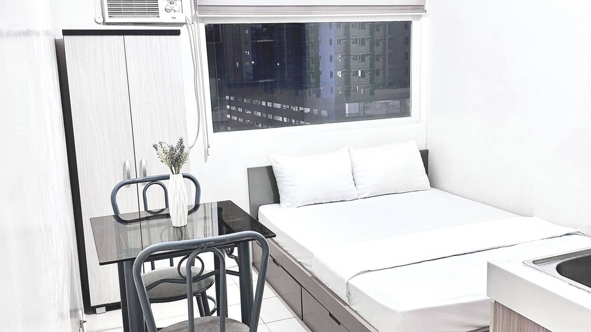 Highway Hills Hotel | Arkisha’s Cozy Place