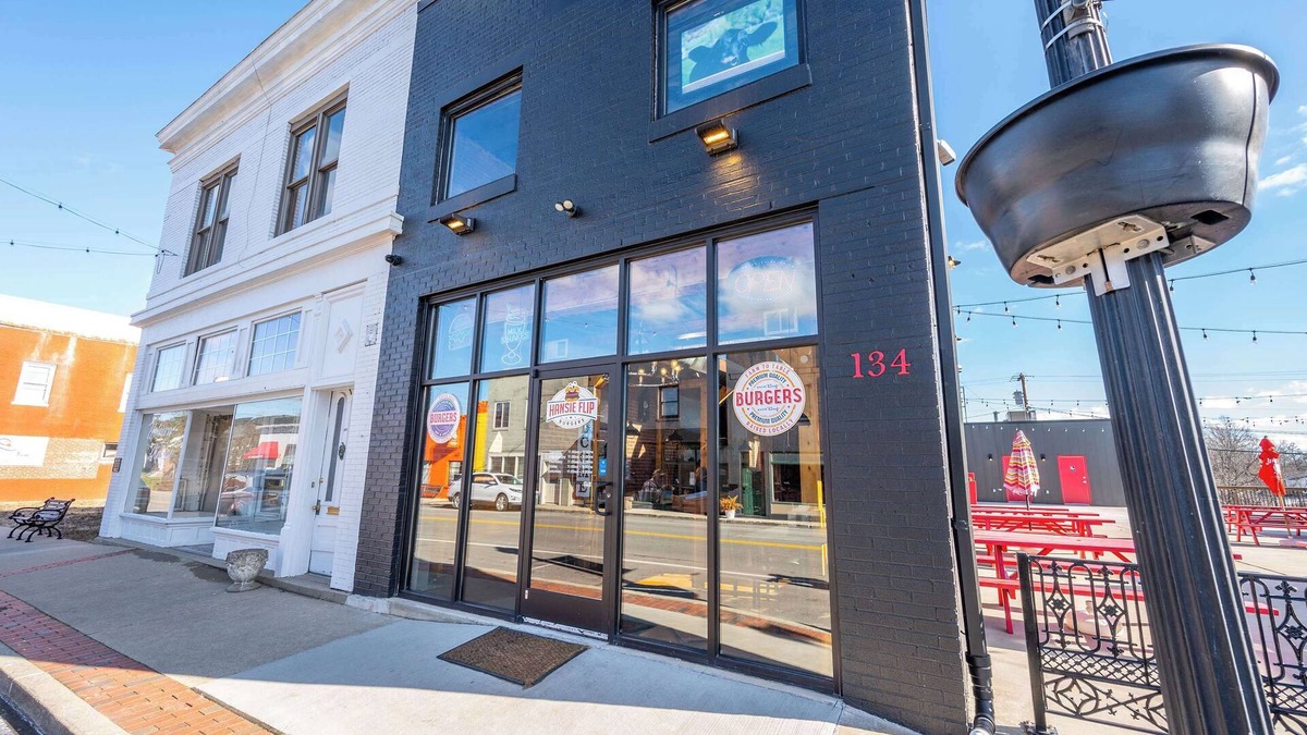 Williamstown Condo | Arkstone Retreat 1 Chic Downtown Escape!