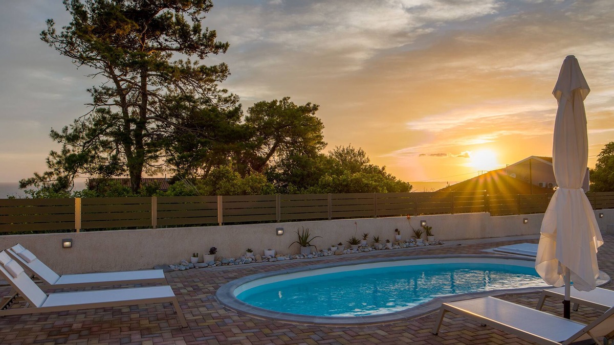Minia House | Arktos Sunset Villa