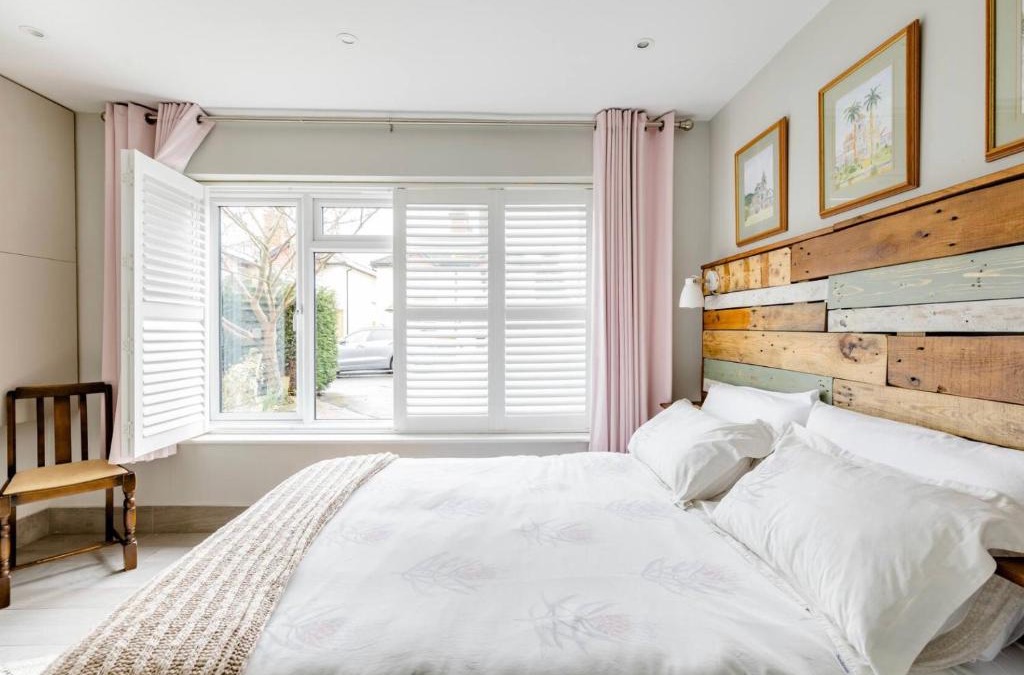 Woking House | Arlington - private room and en-suite