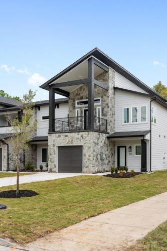 Central Arlington House | Arlington Retreat