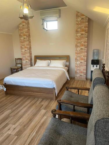 Yerevan Apartment | ARM Garden EVN Zvartnots