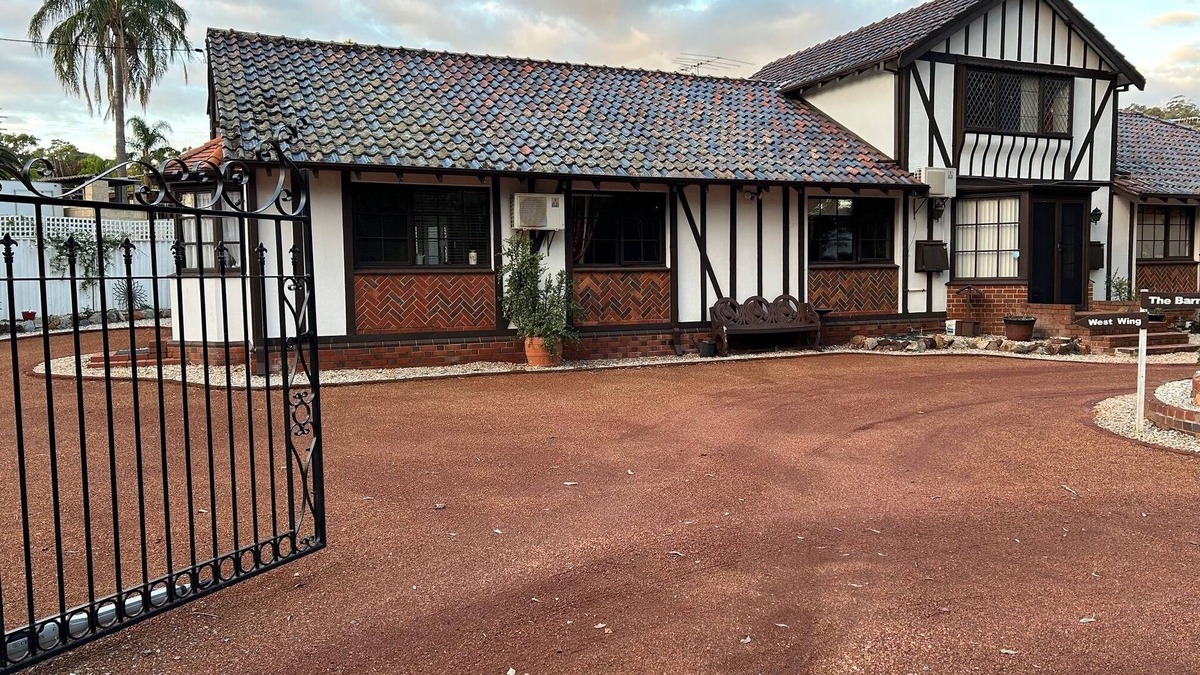 Armadale Bed & Breakfast | Armadale House - West Wing: 3-bedroom home in charming Mount Nasura