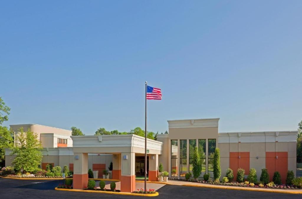 Town of Orangetown Hotel | Armoni Inn & Suites
