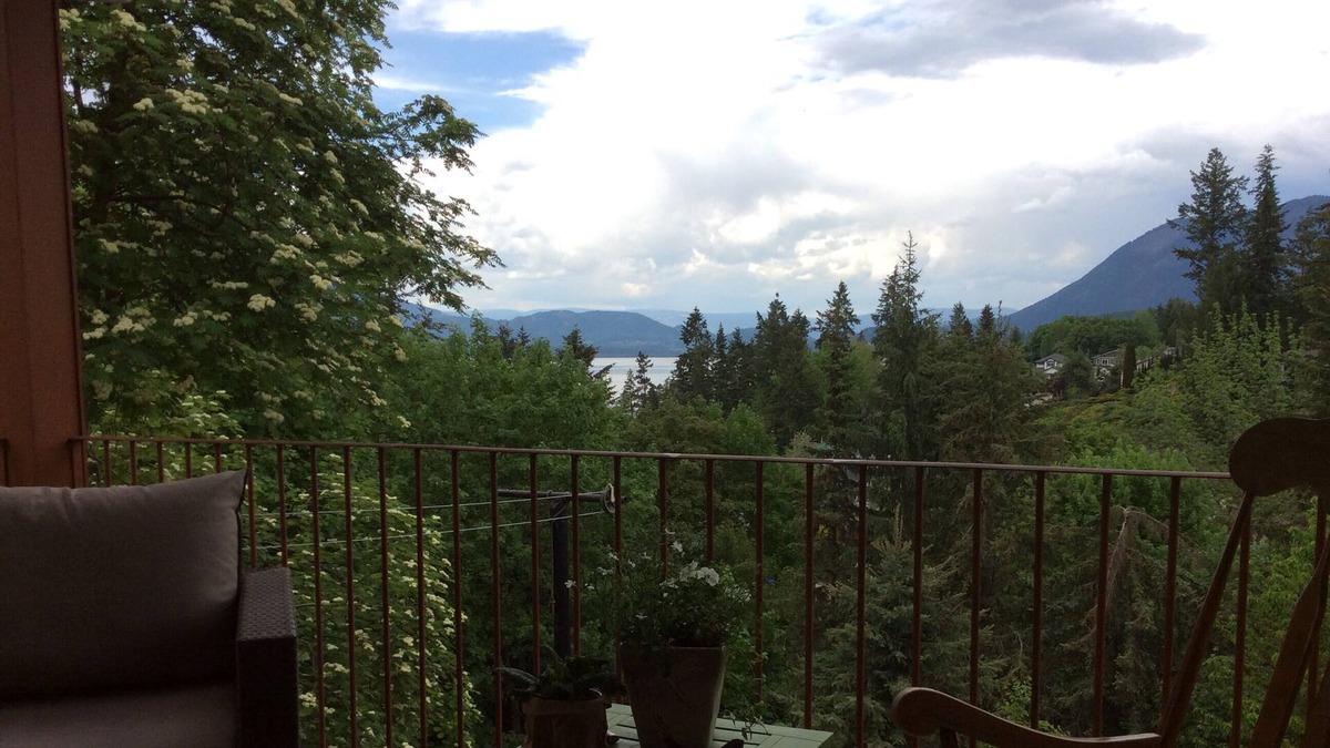Salmon Arm House | Arm’s Reach. Your home away from home.
